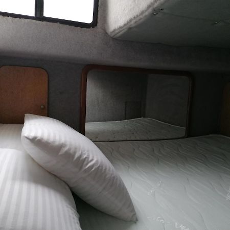 Sejour Insolite Sur Un Yacht. Bateau Hotel A Quai. 拉罗歇尔 外观 照片