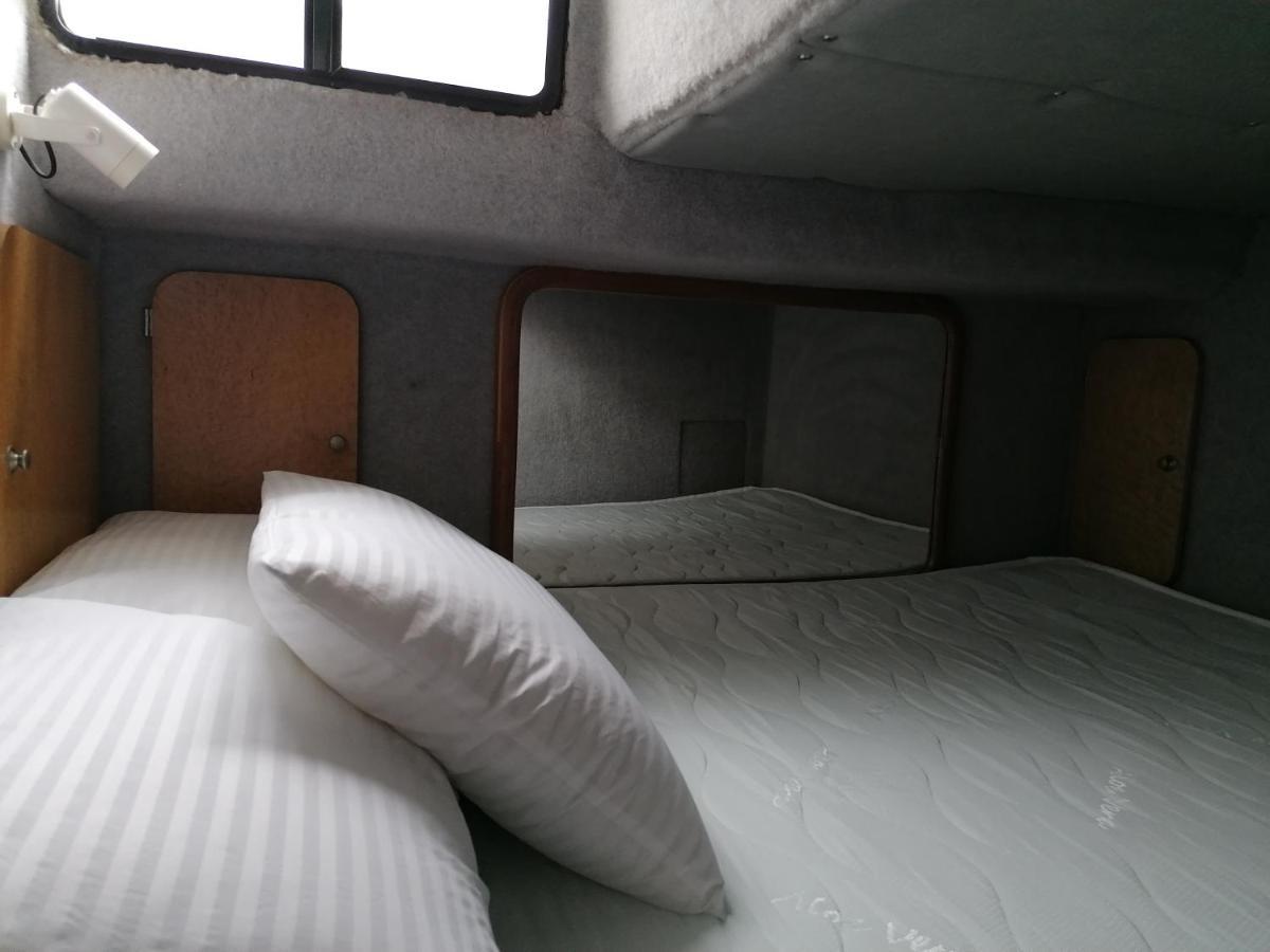 Sejour Insolite Sur Un Yacht. Bateau Hotel A Quai. 拉罗歇尔 外观 照片