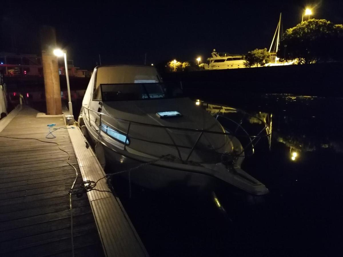 Sejour Insolite Sur Un Yacht. Bateau Hotel A Quai. 拉罗歇尔 外观 照片